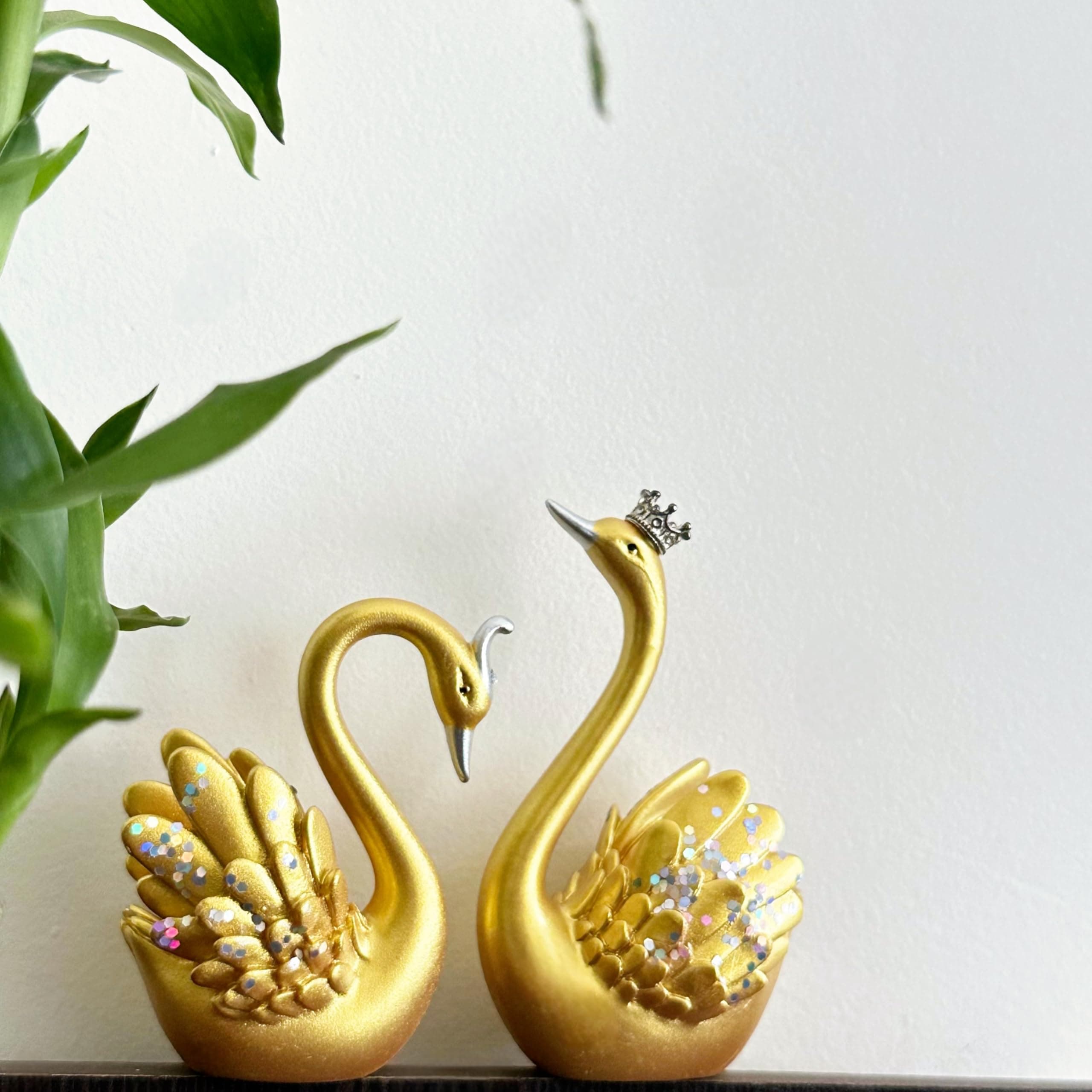 Flair Romantic Valentine Anniversary Swan Couple Showpiece